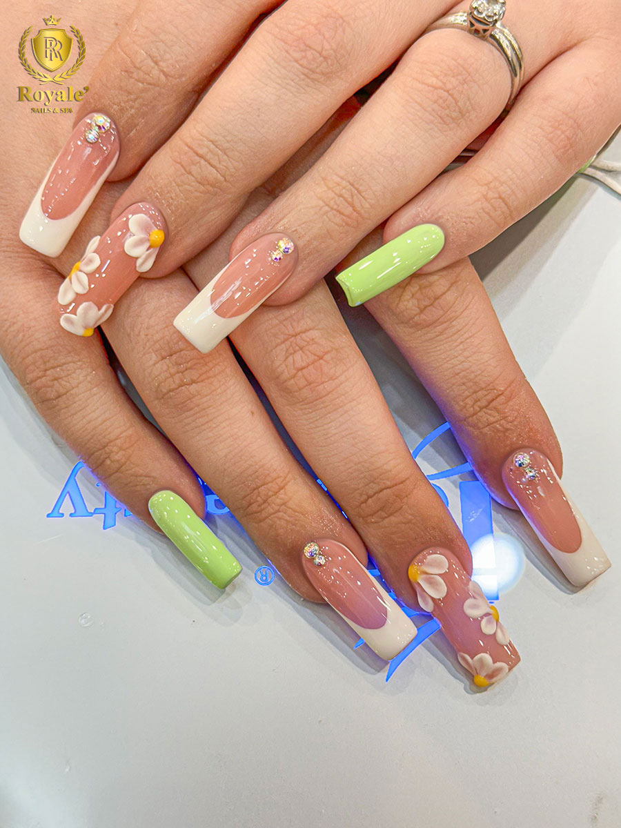 Royale' Nails Spa