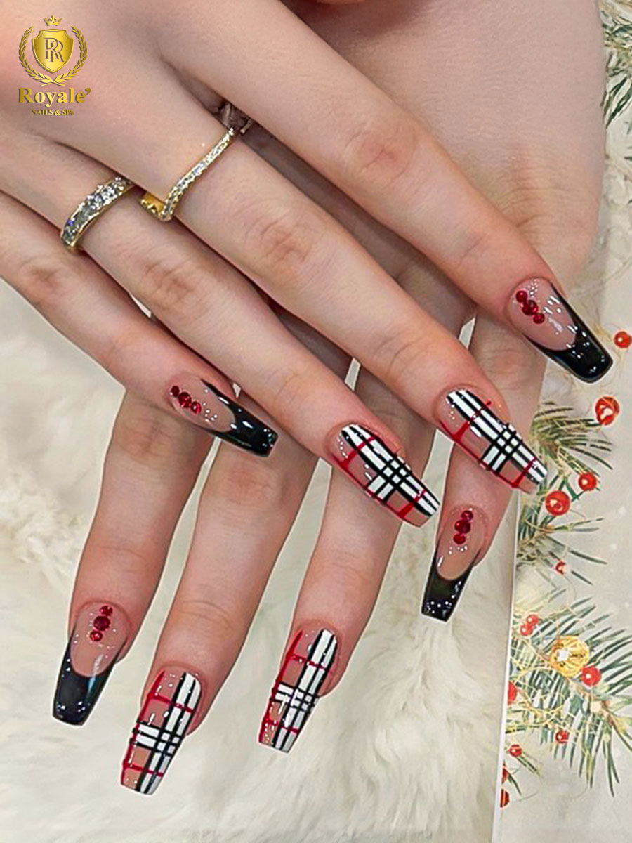 Royale' Nails Spa